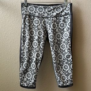 Lululemon Cropped Yoga Pants - Size 8